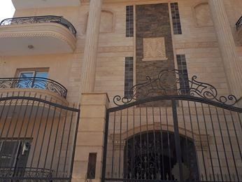 للايجار بفيلات التجمع الاول الدور الارضى شقة 200