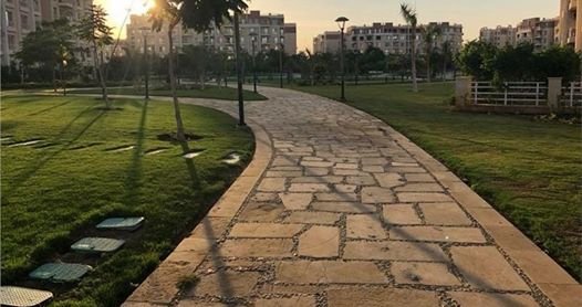 شقة للتمليك بمدينتى بجوار الفوودكورت فيو وااااايد جاردن صريح 131 متر