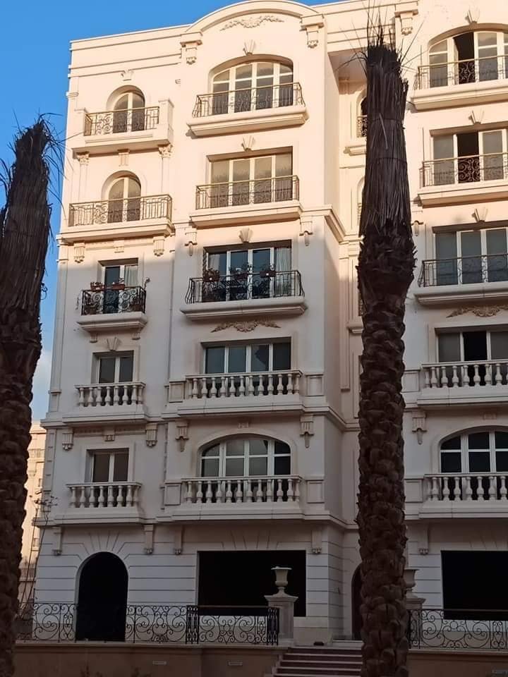 شقة 192م بأكبر ميجا كمبوند في التجمع الخامس بمقدم 290 الف