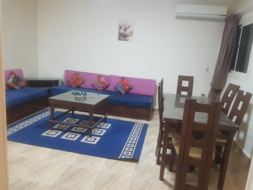 بالقرب من جميع الخدمات شقه للبيع المقطم شقه ٢١ بجوار السكريه كافيه