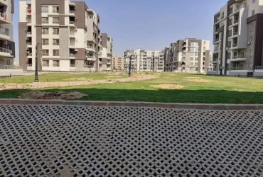 للايجار شقة بكمباوند ١٣٠م