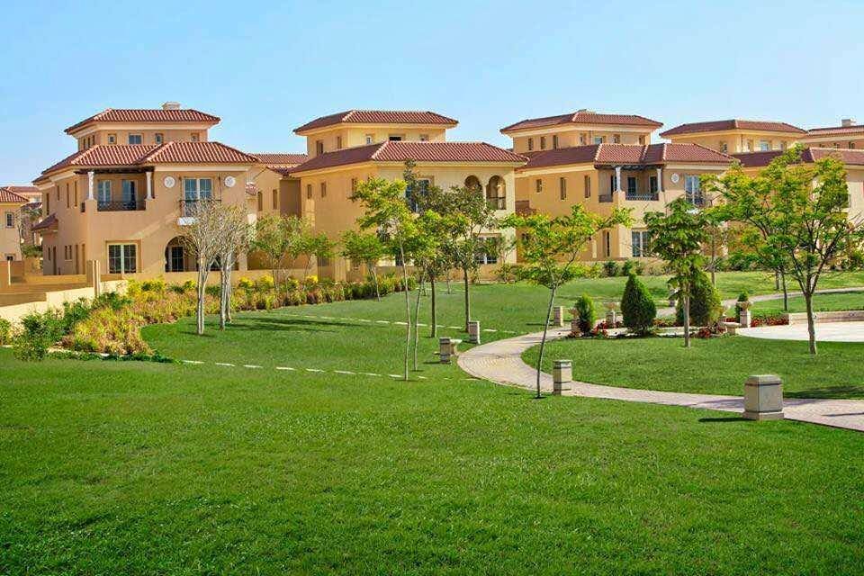 #فيلا #للبيع فى #التجمع #الخامس ع #شارع_التسعين_الرئيسى