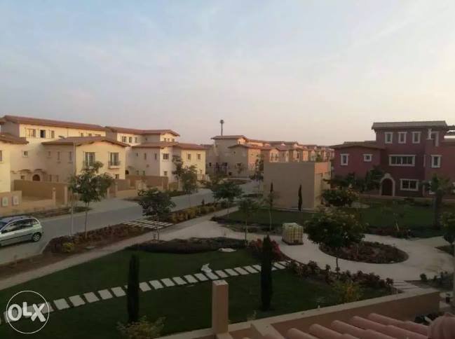 شقه للبيع بالتجمع الخامس بالتقسيط