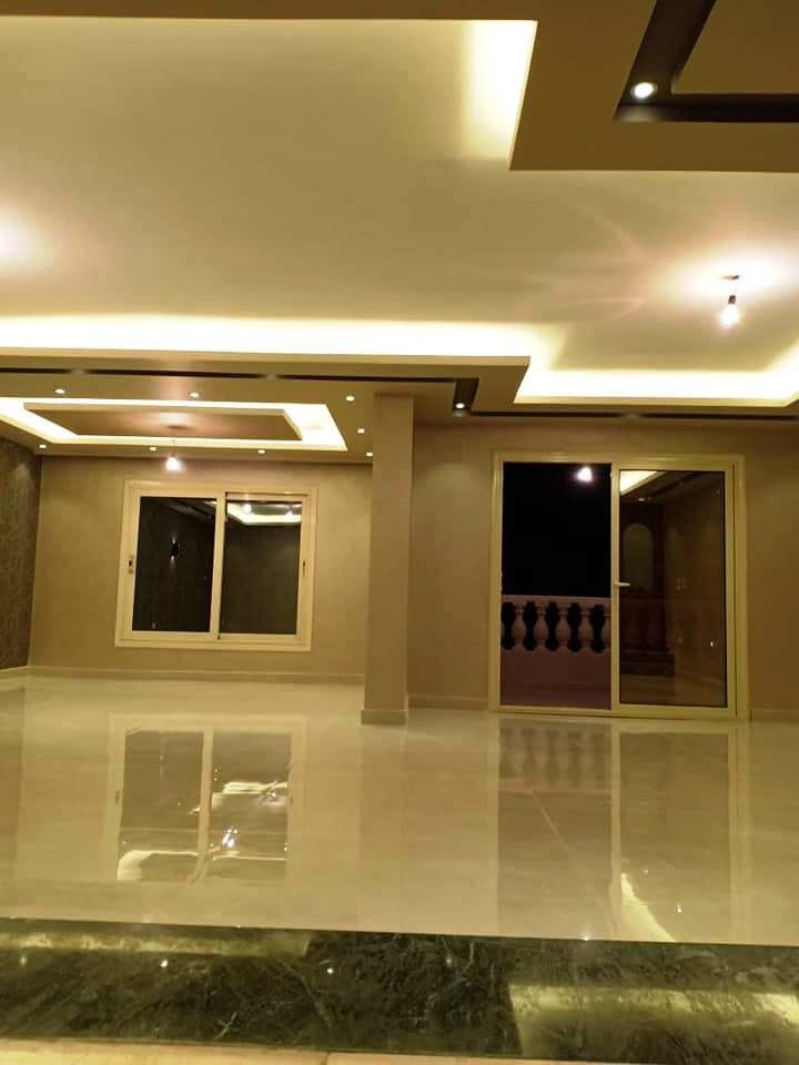 شقة للبيع 240م ألترا سوبر لوكس بأرقى موقع بالمنطقة السادسة خطوات من شارع أحمد فخرى على شارع رئيسي إت