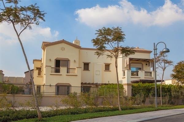 فيلا للبيع (تشطيب هاي سوبر لوكس بالتكيفات ) في المقطم