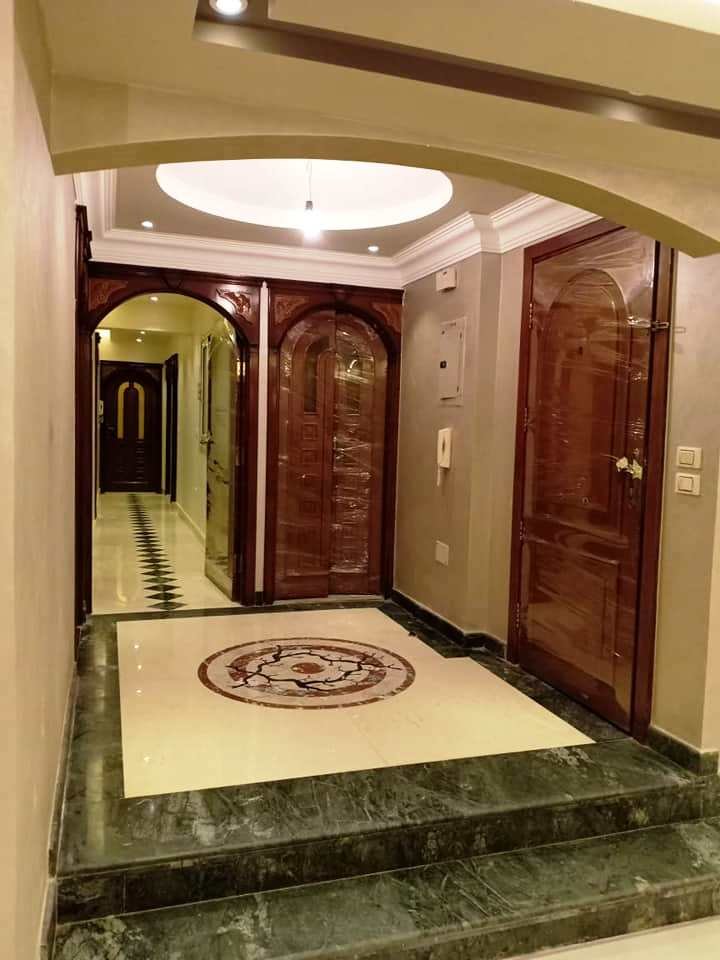 شقة للبيع 240م ألترا سوبر لوكس بأرقى موقع بالمنطقة السادسة خطوات من شارع أحمد فخرى على شارع رئيسي إت