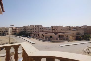 شقق للبيع ٢٢٠م في التجمع الأول المجاوره التاسعه بتسهيلات سنه ونص فييو حديقه