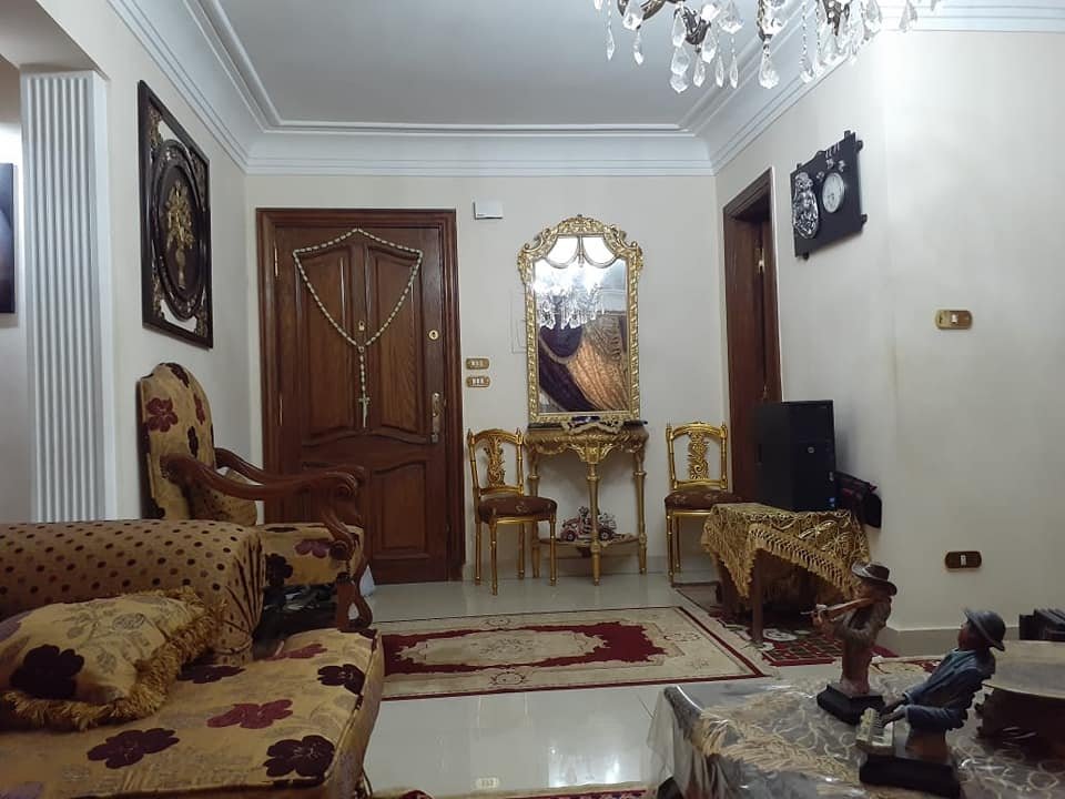 شقه للبيع بشارع متفرع من مكرم عبيد الرئيسي بمدينة نصر