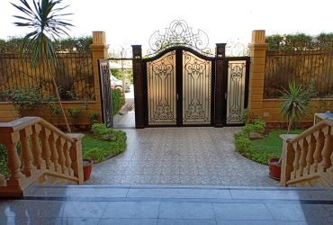 -فرصه شقه 240 م للايجار سكني او اداري بموقع اكثر من متميز و فيلا شيك يوجد اسانسير بالفيلا .