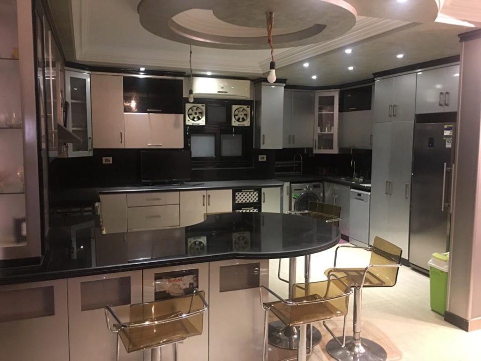 للبيع شقة 240 متر بالمنطقة الأولى بمدينة نصر