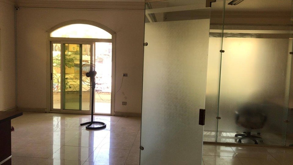 للايجار إداري بالتجمع الخامس بالحي الثاني 200م تشطيب سوبر لوكس