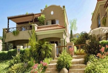 تاون هاوس للبيع على شارع التسعين التجمع الخامس