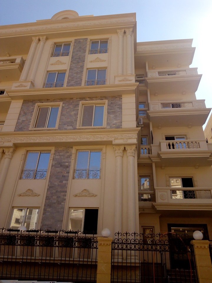 شقة ارضي استلام فوري بالتجمع الخامس