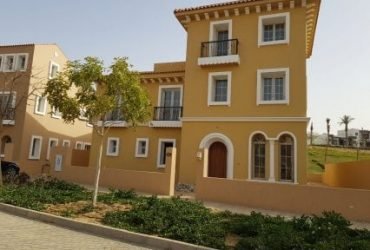 شقة دوبلكس 209 م  علي شارع التسعين