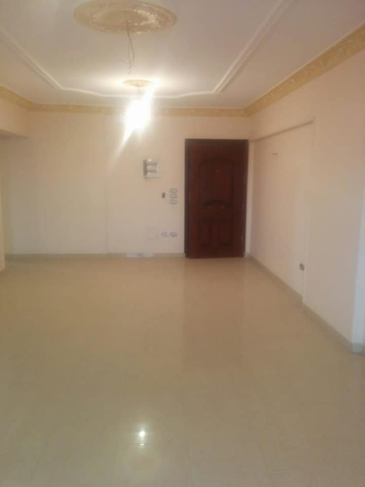 شقة للبيع دور سابع ١٥٥متر تشطيب سوبر لوكس ٣غرفه رسبشن قطعتين عداد كهرباء واسناسير وغاز ومياه