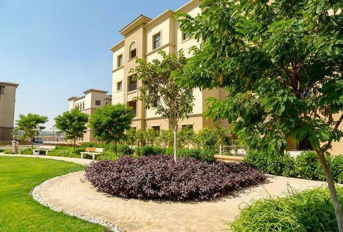 شقة ف كمبوند ميفيدا ع بعد3 دقائق من الجامعة الأمريكية