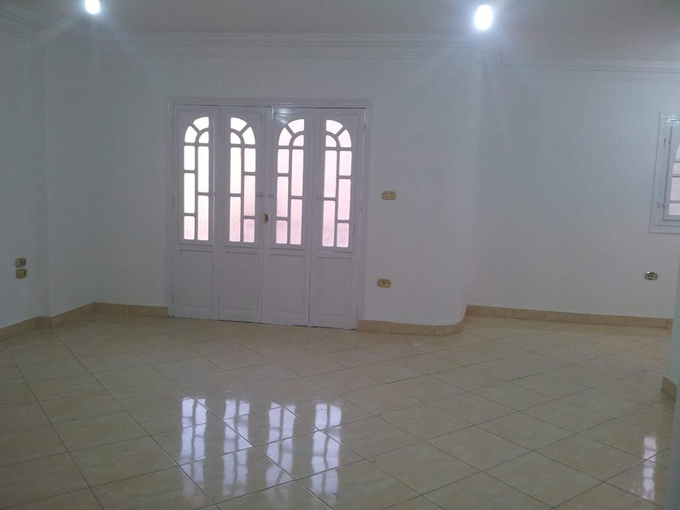 شقة لقطة للبيع أو للإيجار بالنزهة الجديدة