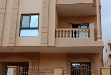 دوبلكس 450 بالقرب من الجامعه الامريكية بسعر مميز جدا