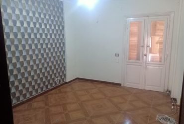 شقة للبيع بشارع رئيسي في مدينة نصر تطل على حديقه