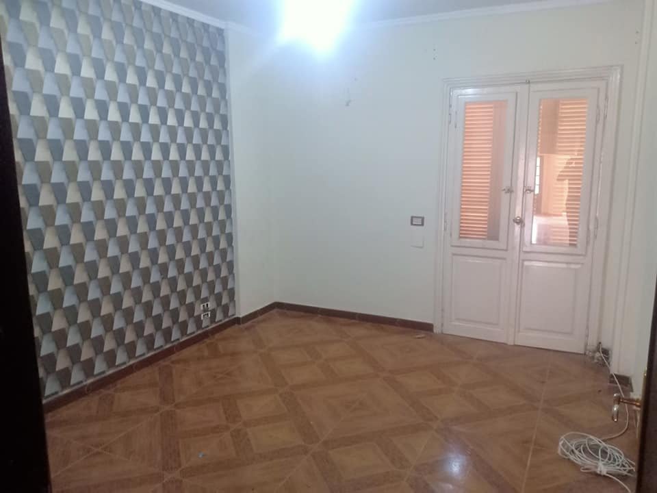 شقة للبيع بشارع رئيسي في مدينة نصر تطل على حديقه