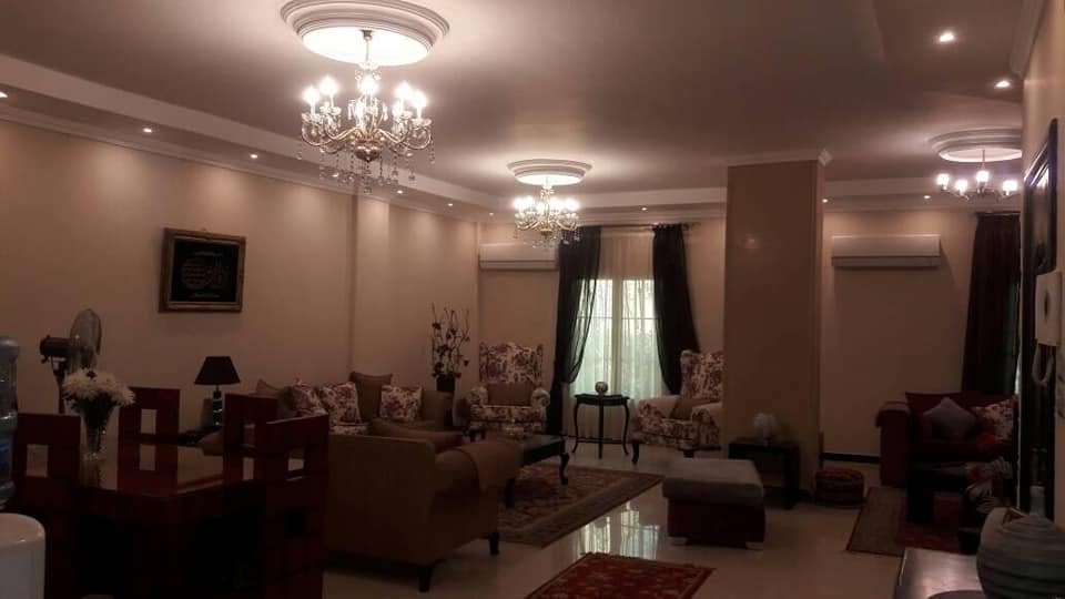 شقه أرضى بجنينه للبيع عائلي التجمع الأول