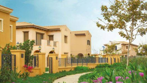 شقه للبيع تشطيب سوبر لوكس في التجمع الخامس بكمبوند ميفيدا