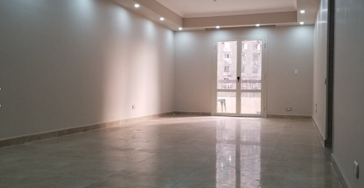 شقة للبيع بالقرب من طريق النصر فيو مفتوح سوبر لوكس