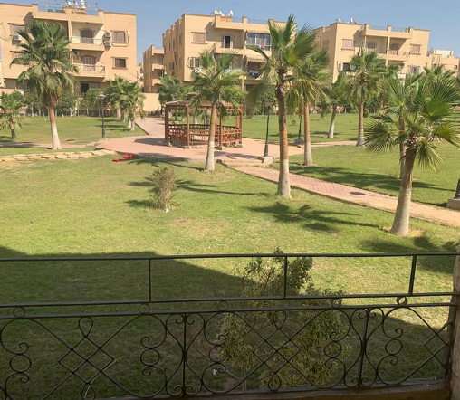 للبيع شقة ٢٠٠ متر بمنتجع النخيل بالتجمع الأول