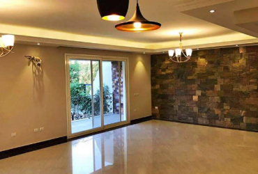 فيلا للبيع في التجمع الخامس على شارع ال90