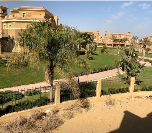 توين هاوس للبيع لقطة بكمبوند لي روا التجمع الخامس