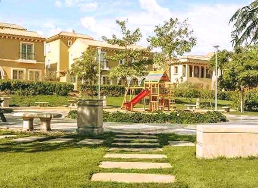 دوبلكس للبيع بسعر شقة على شارع التسعين الرئيسي بالتجمع الخامس