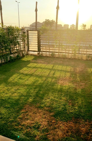 شقة 199 م بحديقة خاصة علي شارع التسعين