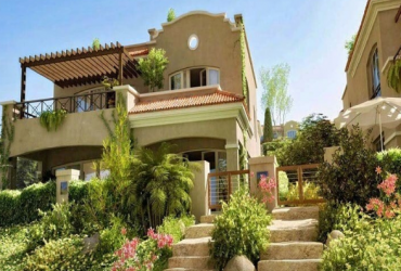 فيلا للبيع بالتقسيط علي شارع التسعين بجوار AUC