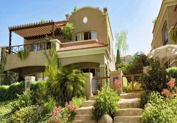 فيلا للبيع بالتقسيط علي شارع التسعين بجوار AUC