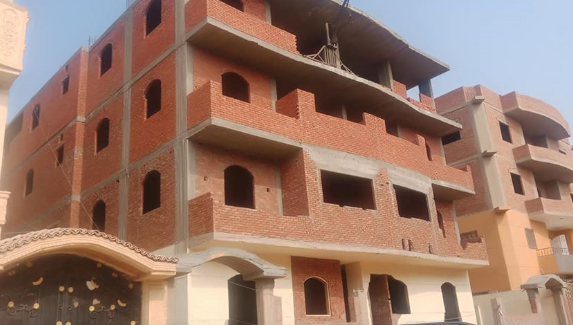 شقه بمدخل خاص وحديقه خاصه بفيلا بالحي الاول بجوار النهضه