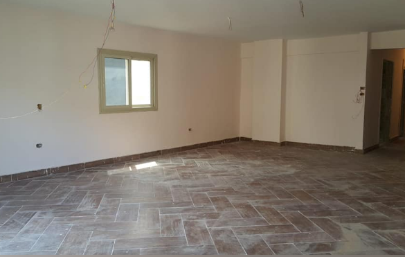 شقة لقطة للبيع في شارع الخمسين