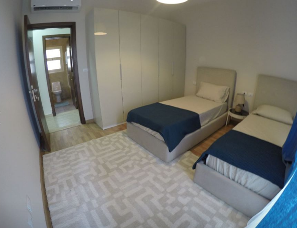 شقه للبيع بالتجمع الخامس شارع التسعين