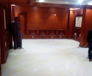 شقه للايجار مساحه 200م امام المجلس الاسلامي بالمنطقه العاشره