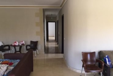 شقة للبيع بالحي الثامن بالشيخ زايد علي شارع الحكمة الرئيسي موقع مميز