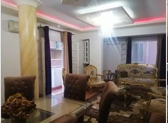 شقة للبيع  بموقع ممتاز بين عبد الناصر والبحر بميامي