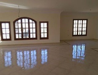 شقه للايجار اداري او سكني امام فندق رينسانس التجمع الاول