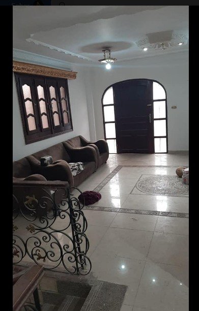 دوبلكس للايجار مساحه 300 متربدروم. وارضى