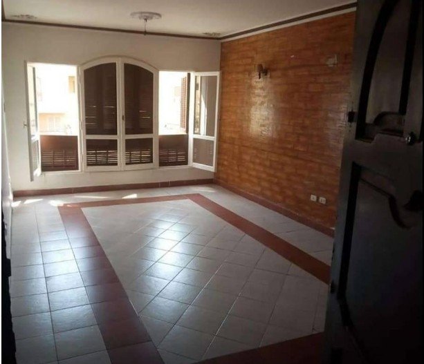 شقه في كمبوند بالتجمع جنب الرحاب مساحتها ١٢٠متر