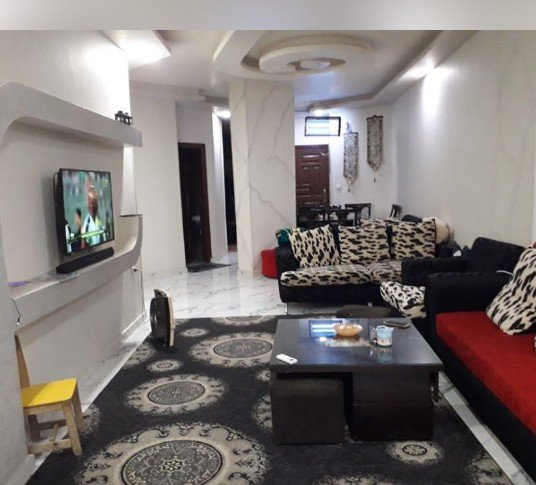 فرصة لا تعوض لهواة التميز و الرقي في مدينة الشروق  شقة دور ارضي حي النرجس المنطقة الخامسة  على ميدان خطوات من شارع الحرية 🧐🧐  تشطيب الترا سوبر لوكس 😍😍  مدخل خاص بحديقة👍👍  مساحة الشقة 170م  مساحة الحديقة 55م  3 غرف نوم منهم واحده ماستر🤩🤩  ريسبشن 3 قطع  كلها بورسلين – عداد كهرباء – عداد ماية – واي فاي – حصة في الجراش – مخزن خاص  قريبة من الخدمات / مركز طبي و موقف الاتوبيس و مركز طب الاسرة ومكتب بريد  المطلوب / 1300000 ( مليون و ثلاثمائة الف ( قابل للتفاوض  الاستفسار و المعلومات المالك مباشرة / 01201507935 😉😉