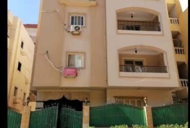 عمارة كاملة للبيع بعائلى التجمع الاول