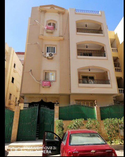 عمارة كاملة للبيع بعائلى التجمع الاول