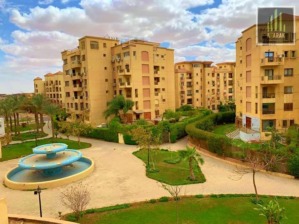 فرصه للاستثمار و لهواه التميز بكمبوند حي الاشجار شقه للبيع موقع مميز جدا 172 م دور ثاني بأسانسير