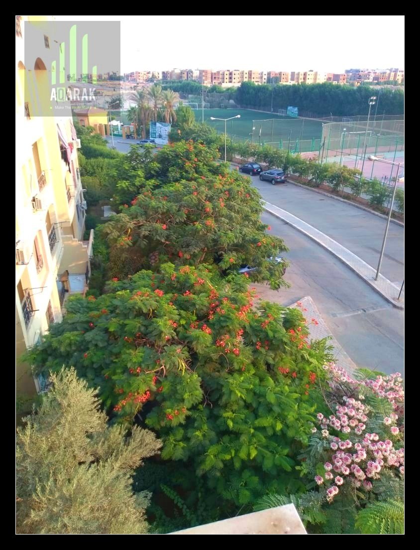 شقه للبيع في حي الاشجار دور ثالث مساحه ١٦٠م
