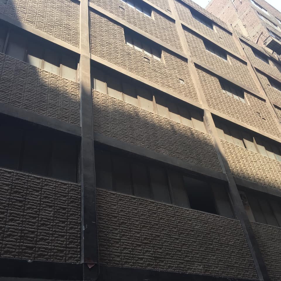 مصنع للبيع كامل بالتجهيز 410م ب كفر طهرومس  فيصل عند حي الهرم بجانب ميدان الساعه