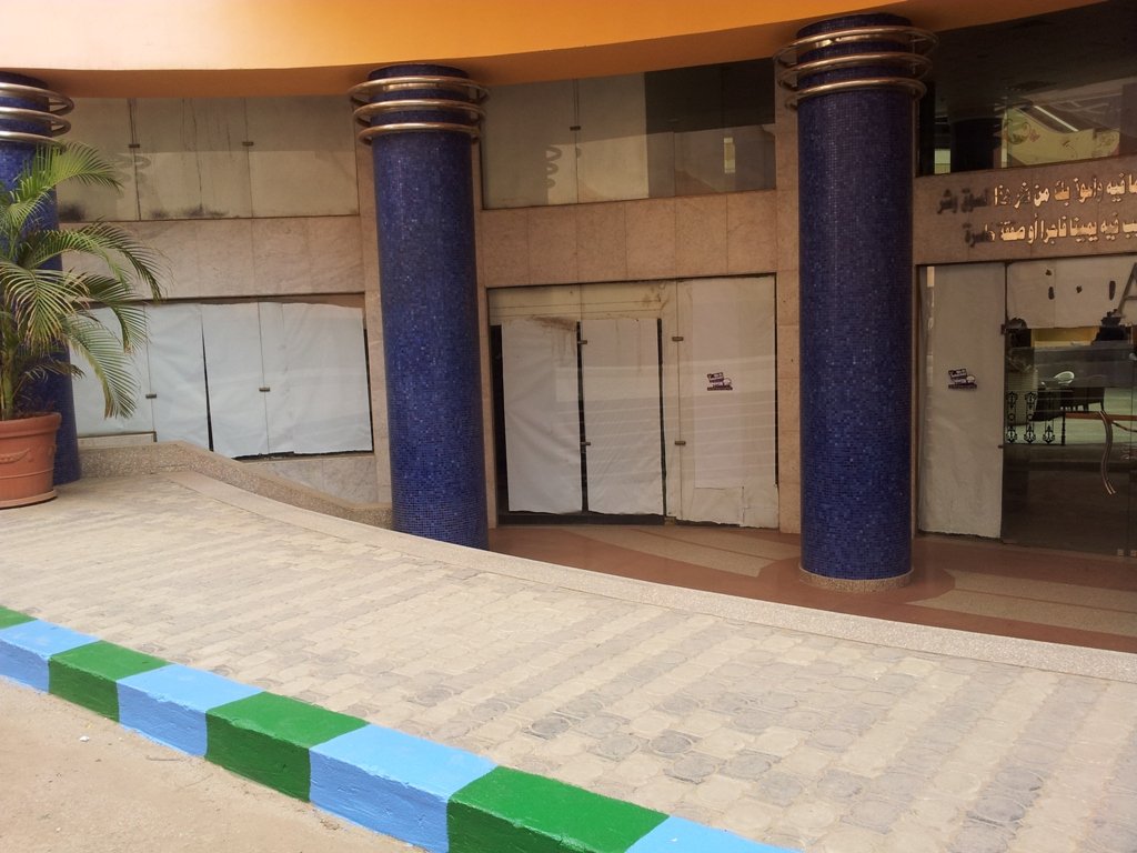 880 م تجارى للايجار بموقع متميز على كورنيش النيل بالمعادى بالقرب من البنك الاهلى